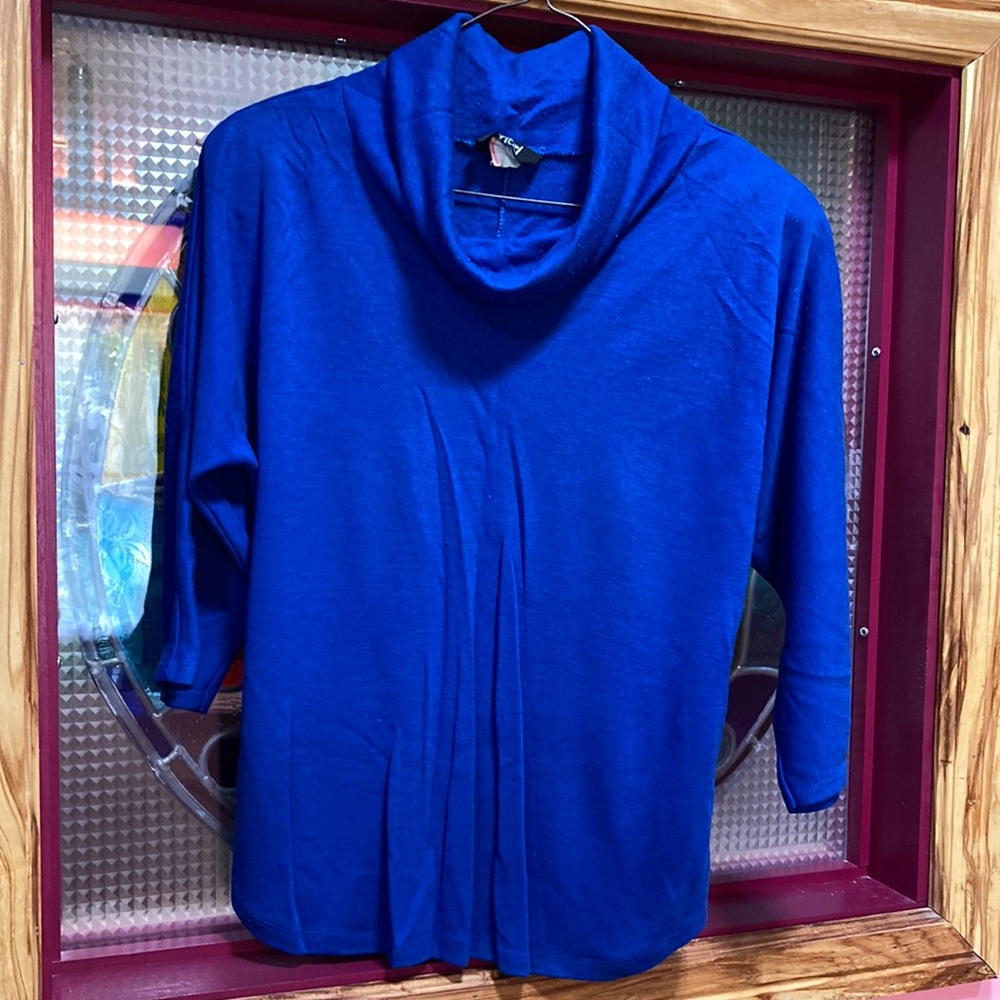 Fritzi Dark Blue Turtleneck/Cowl Top, probably Acrylic, easy travel shirt. Sz M